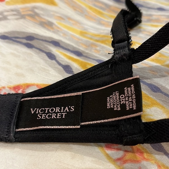 Victoria’s Secret Black lace Dream Angels Balconet 32D - Picture 4 of 8